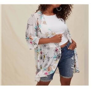Torrid Flowery Swiss Dot Kimono 🌻